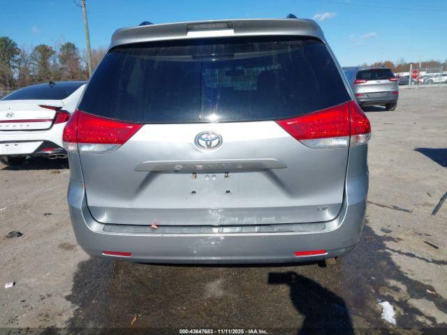 Toyota Sienna Le V6 8 Passenger Image 14