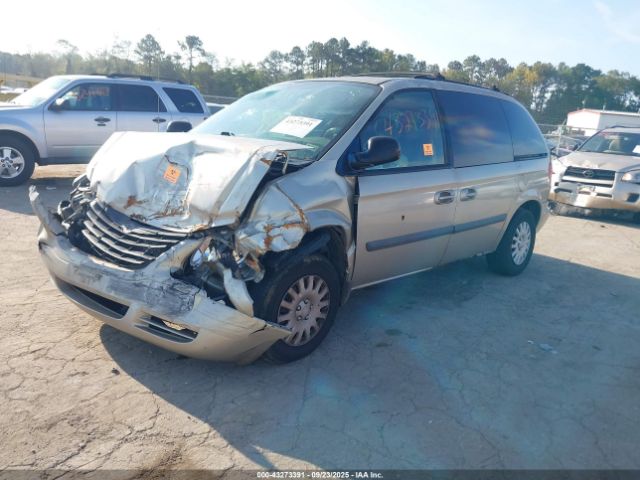 Chrysler Town & Country Image 3