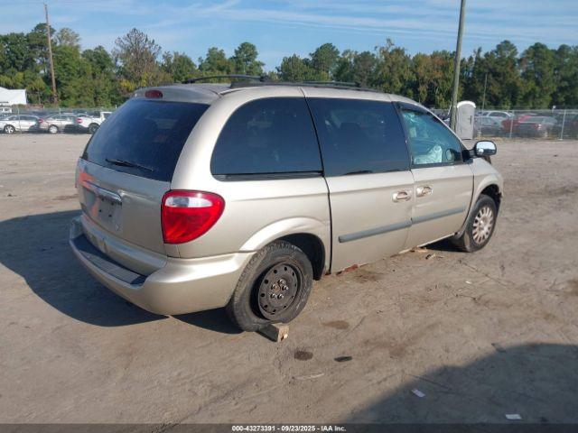 Chrysler Town & Country Image 7