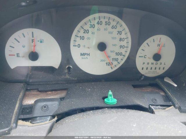 Chrysler Town & Country Image 6