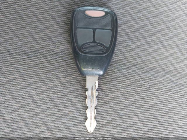 Chrysler Town & Country Image 10