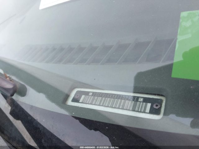 Chevrolet Express Work Van Image 9