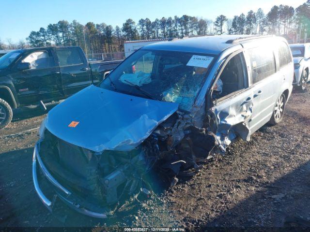 Chrysler Town & Country Touring Image 10