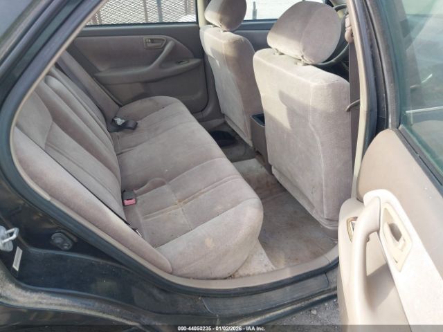 Toyota Camry Le Image 11