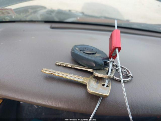 Toyota Camry Le Image 8