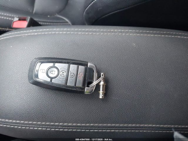 Ford Escape Titanium Image 10