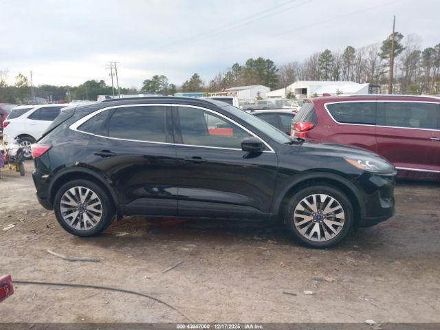 Ford Escape Titanium Image 13