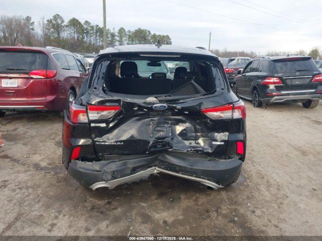 Ford Escape Titanium Image 14