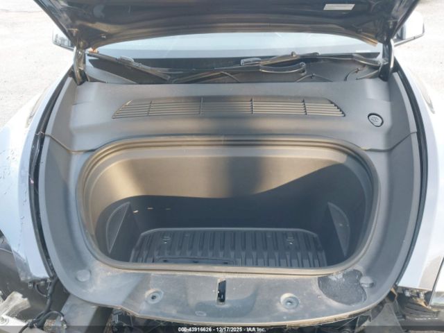 Tesla Model Y Image 8