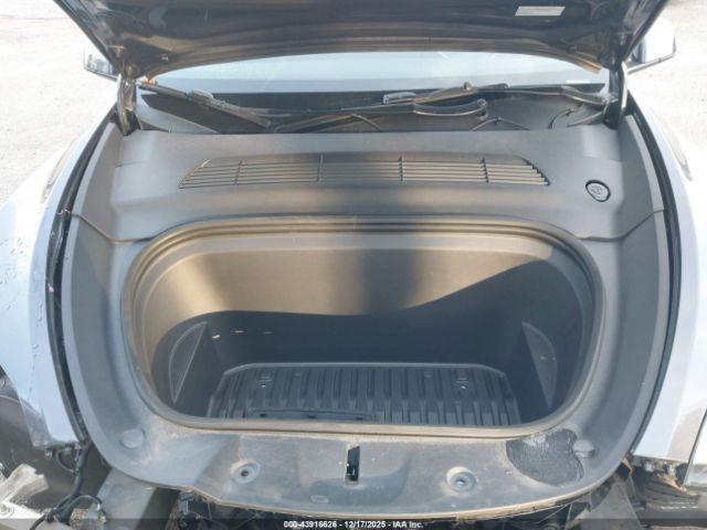 Tesla Model Y Image 8