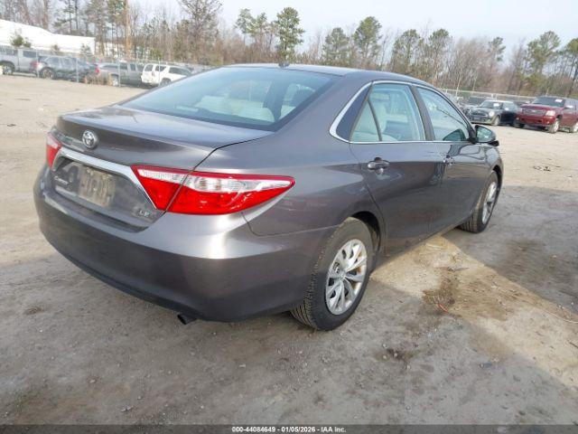 Toyota Camry Le Image 7