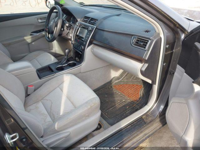 Toyota Camry Le Image 9