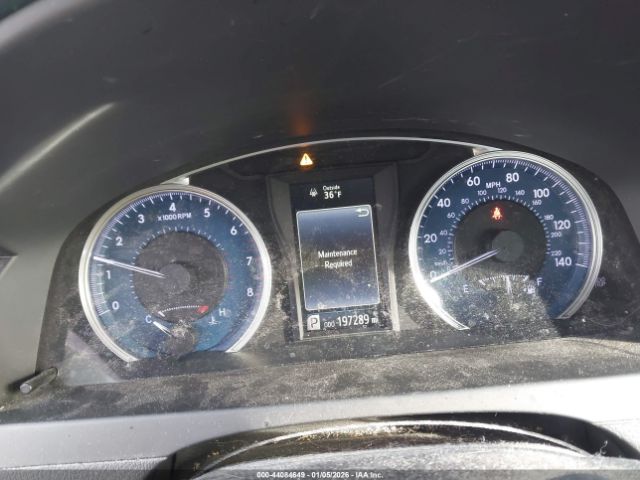 Toyota Camry Le Image 8