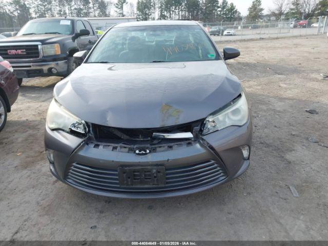 Toyota Camry Le Image 12