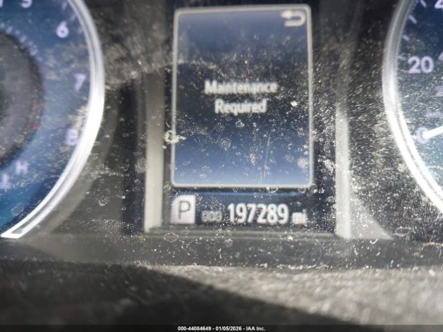 Toyota Camry Le Image 11