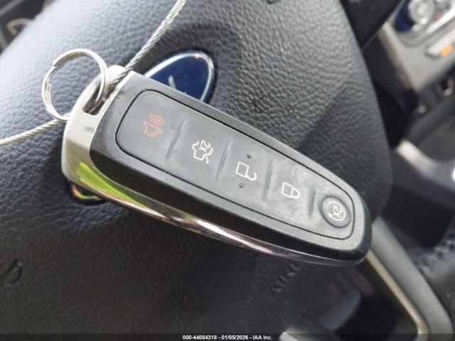 Ford Escape Titanium Image 3