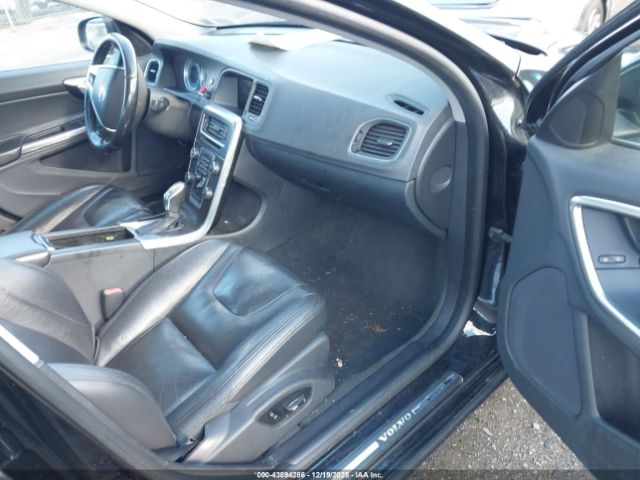 Volvo S60 T5 Image 11