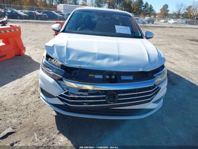 Volkswagen Jetta Image 8