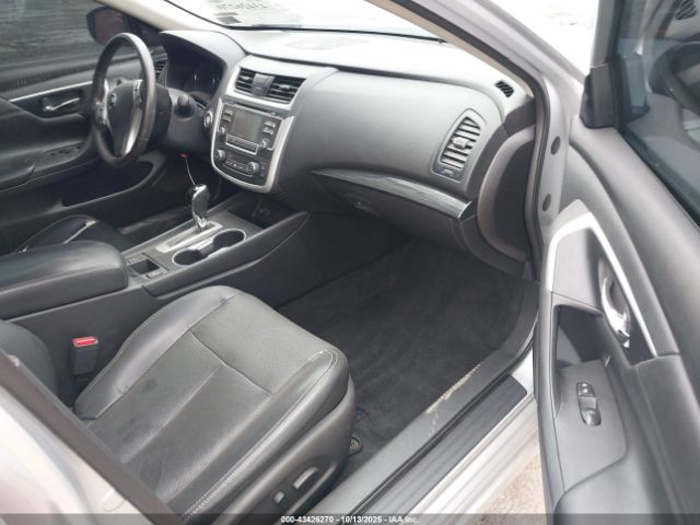 Nissan Altima Image 9