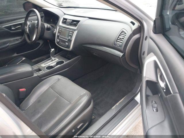 Nissan Altima Image 9