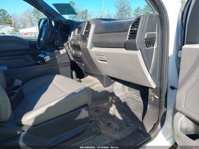 Ford F-250 Xl Image 4