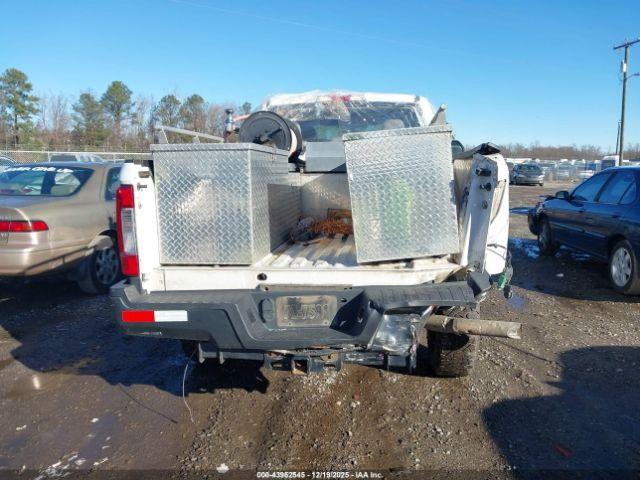 Ford F-250 Xl Image 2