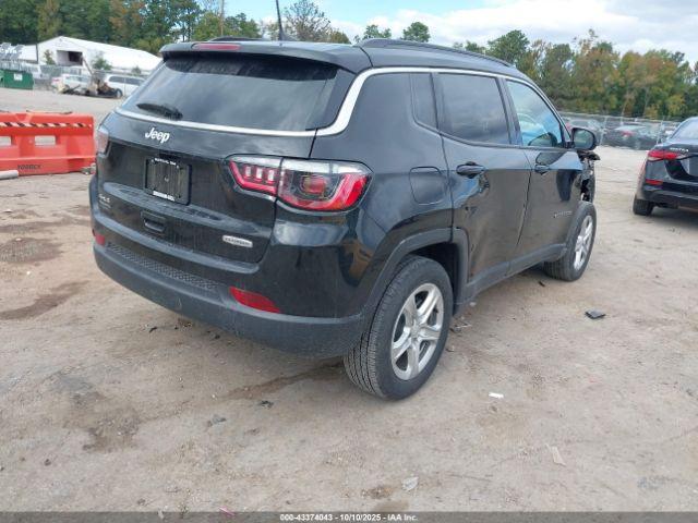 Jeep Compass Latitude 4x4 Image 14