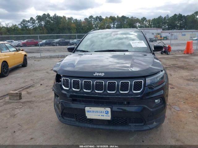 Jeep Compass Latitude 4x4 Image 2