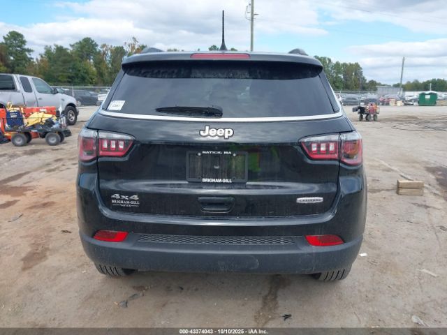 Jeep Compass Latitude 4x4 Image 8