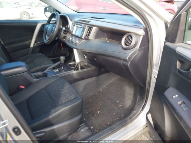 Toyota RAV4 Le Image 5