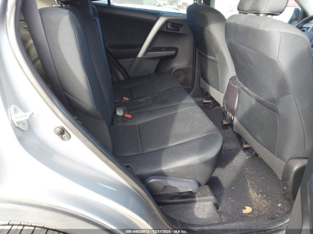 Toyota RAV4 Le Image 4