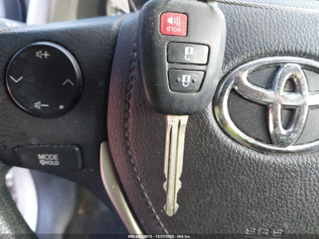 Toyota RAV4 Le Image 16