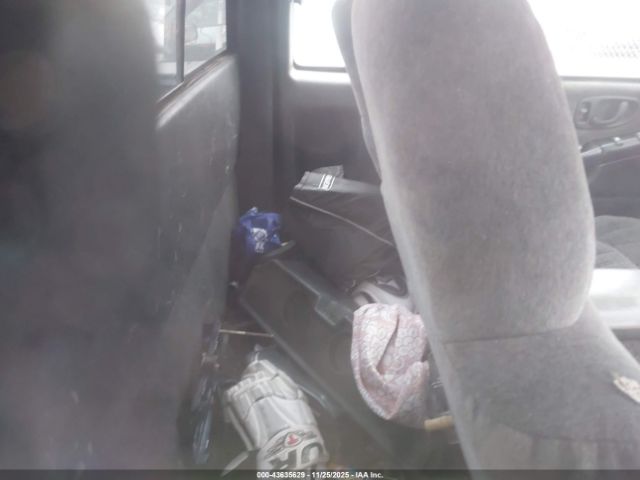 Chevrolet S-10 Ls Image 2