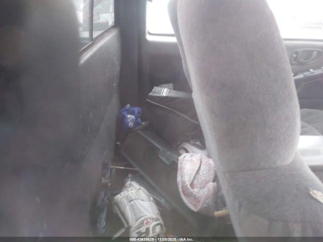 Chevrolet S-10 Ls Image 2