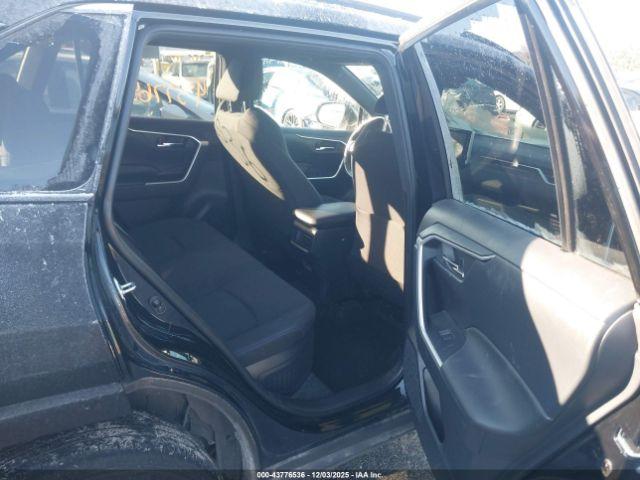 Toyota RAV4 Se Image 5