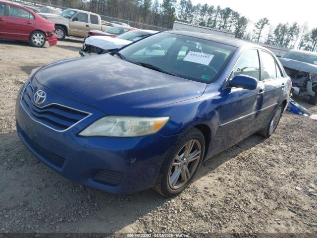 Toyota Camry Le Image 2