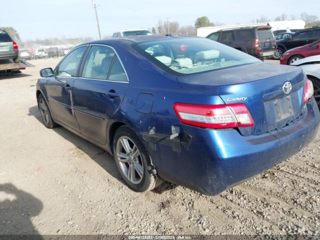 Toyota Camry Le Image 3