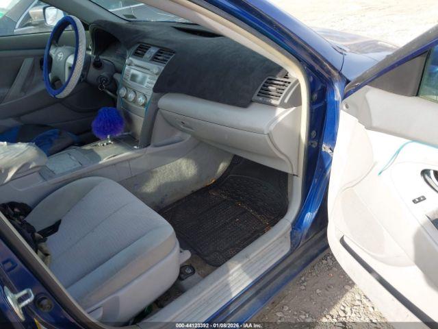 Toyota Camry Le Image 5