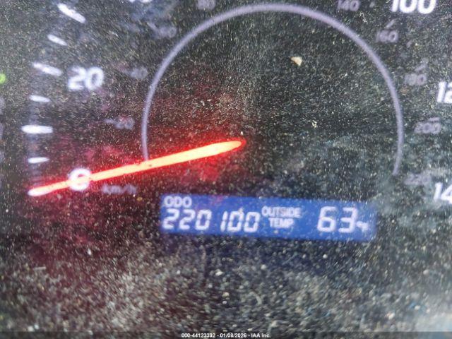 Toyota Camry Le Image 10