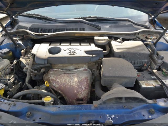 Toyota Camry Le Image 6