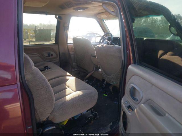 Chevrolet Suburban 1500 Lt Image 10