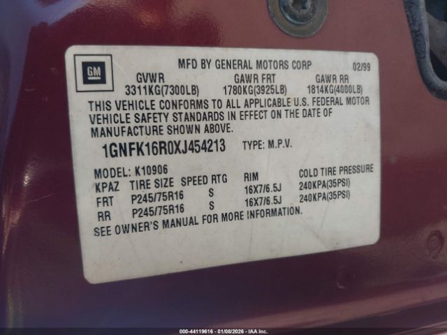 Chevrolet Suburban 1500 Lt Image 9