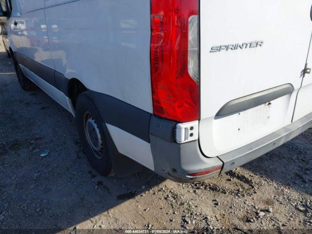 Mercedes-Benz Sprinter 1500 Standard Roof I4 Image 10