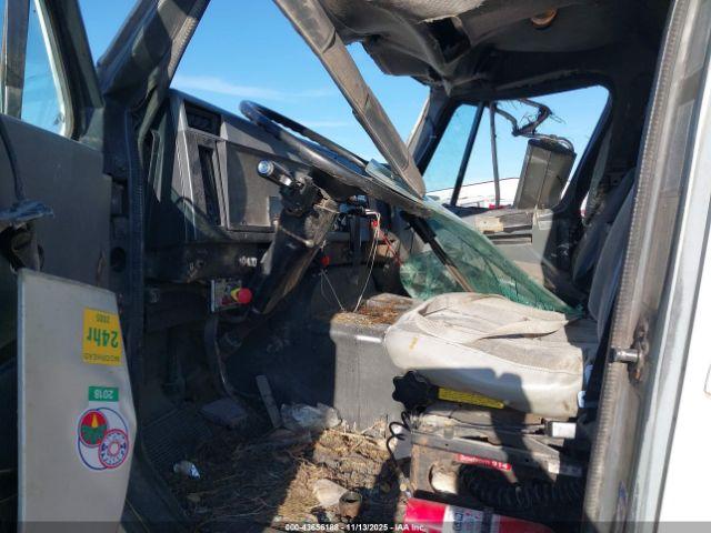 International 8000 8100 Image 2