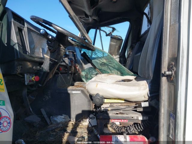 International 8000 8100 Image 12