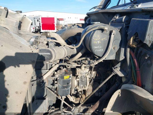 International 8000 8100 Image 9